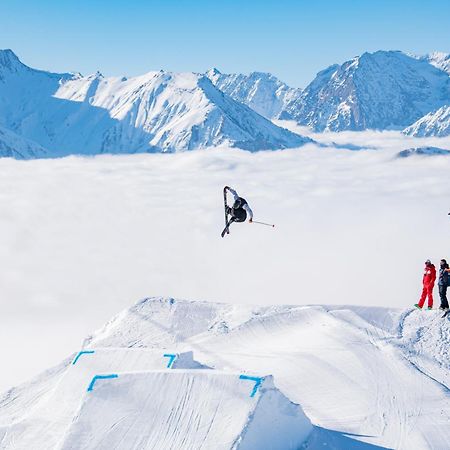 Chalet Alpe D'Huez 1850-Sea And Mountain Pleasure Avec 2 Appartements- 1 Appartement 3 Chambres 8 Couchages - 3 Salles D'Eau Et 1 Appartement 5 Chambres 12 Couchages 5 Salles D'Eau - Jacuzzi Et Sauna -Pieds Des Pistes Et Centre Eksteriør billede